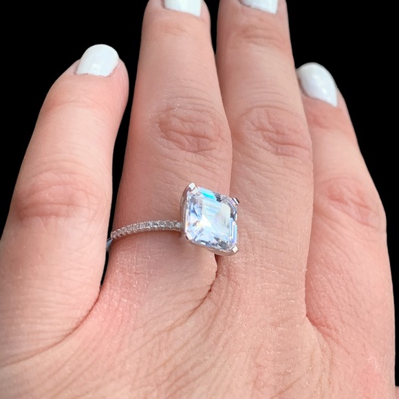 925 SS ASSCHER CUT DIAMOND RING - Picture 5 of 11